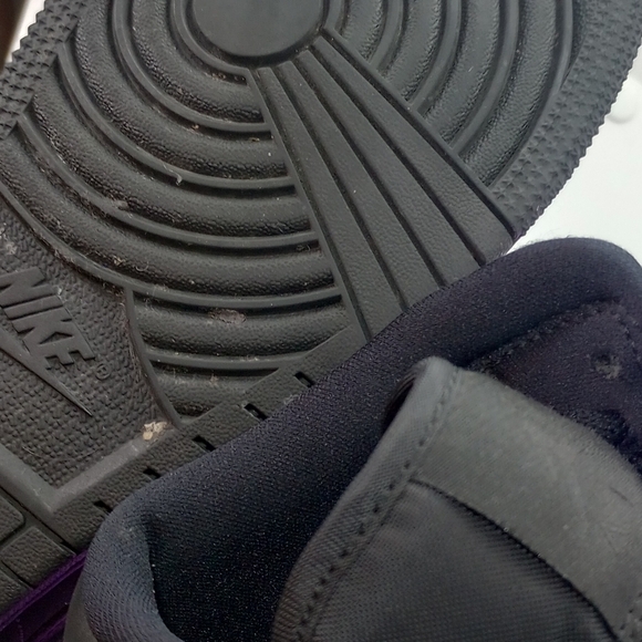 Nike Air Jordan 1 Mid Retro Triple Black Youth Sz 6.5Y Nubuck Style 554725-056 - Picture 10 of 10